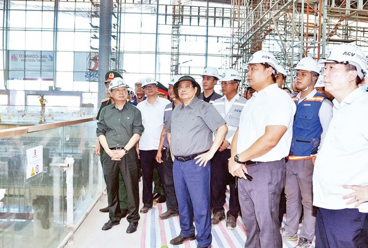 Thủ tướng Phạm Minh Chính kiểm tra hạng mục Nhà ga hành khách - Cảng hàng không quốc tế Long Thành. Ảnh minh hoạ: Báo Nhân Dân