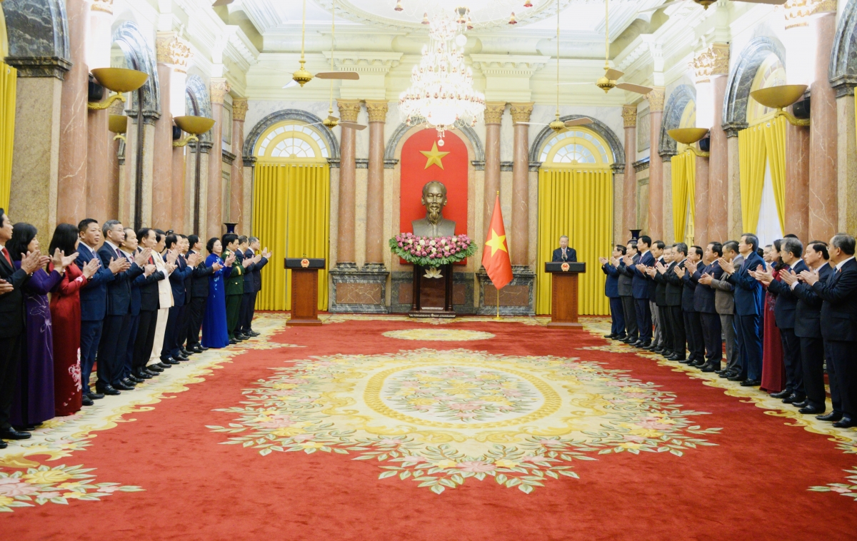 Hội nghị công bố quyết định của Bộ Chính trị chỉ định Ban chấp hành, Ban thường vụ, Bí thư, Phó Bí thư Đảng ủy Chính phủ và công bố Quyết định bổ nhiệm các thành viên Chính phủ nhiệm kỳ 2026 – 2031. Ảnh: VOV