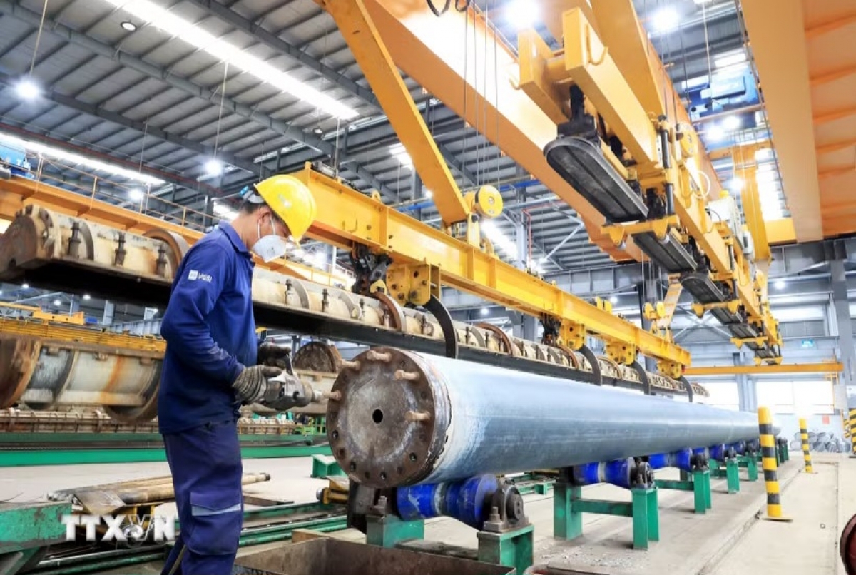 Hoạt động sản xuất tại xưởng sản xuất trụ bêtông ly tâm của doanh nghiệp có vốn đầu tư trực tiếp nước ngoài (FDI), khu công nghiệp chuyên sâu Phú Mỹ 3, thị xã Phú Mỹ, tỉnh Bà Rịa-Vũng Tàu. Ảnh minh hoạ: Hồng Đạt/TTXVN