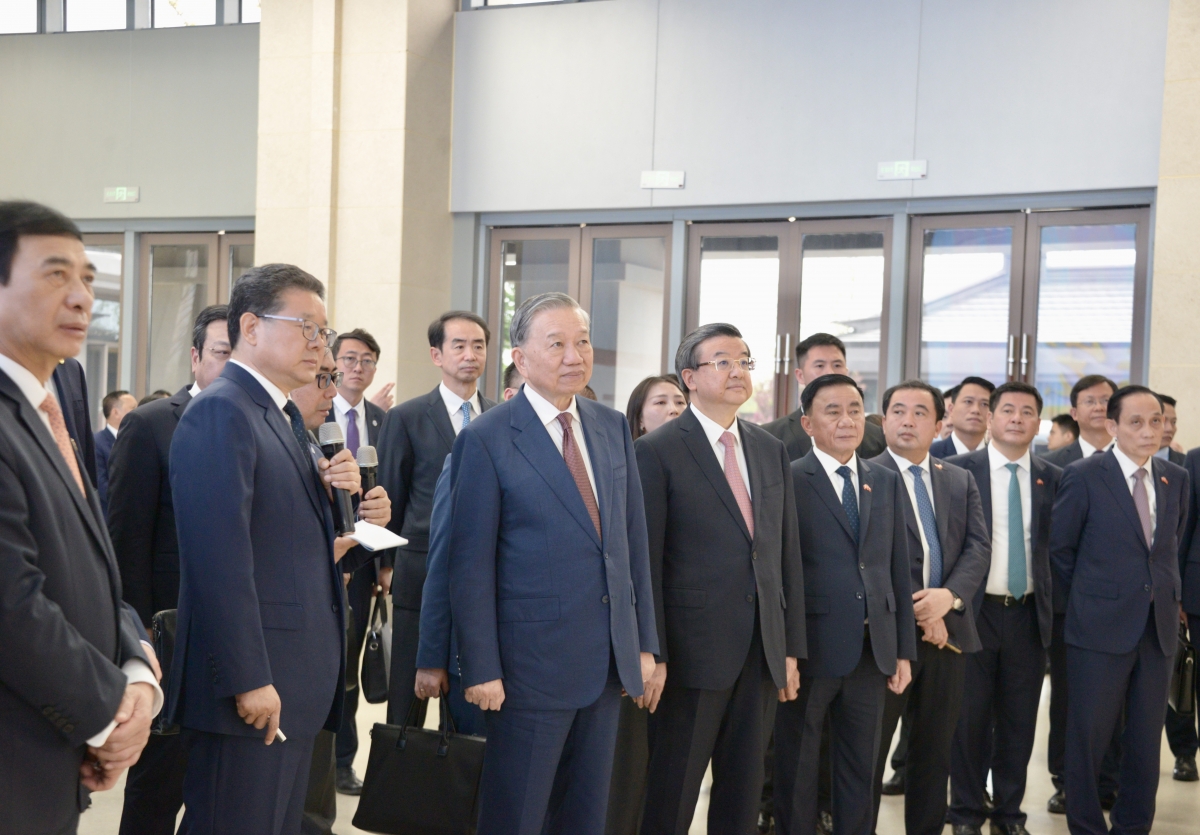Tổng Bí thư, Chủ tịch nước Tô Lâm cùng Đoàn cấp cao Việt Nam khảo sát tại Khu khởi động của Khu mới Hùng An, tỉnh Hà Bắc (Trung Quốc) - Ảnh: VOV