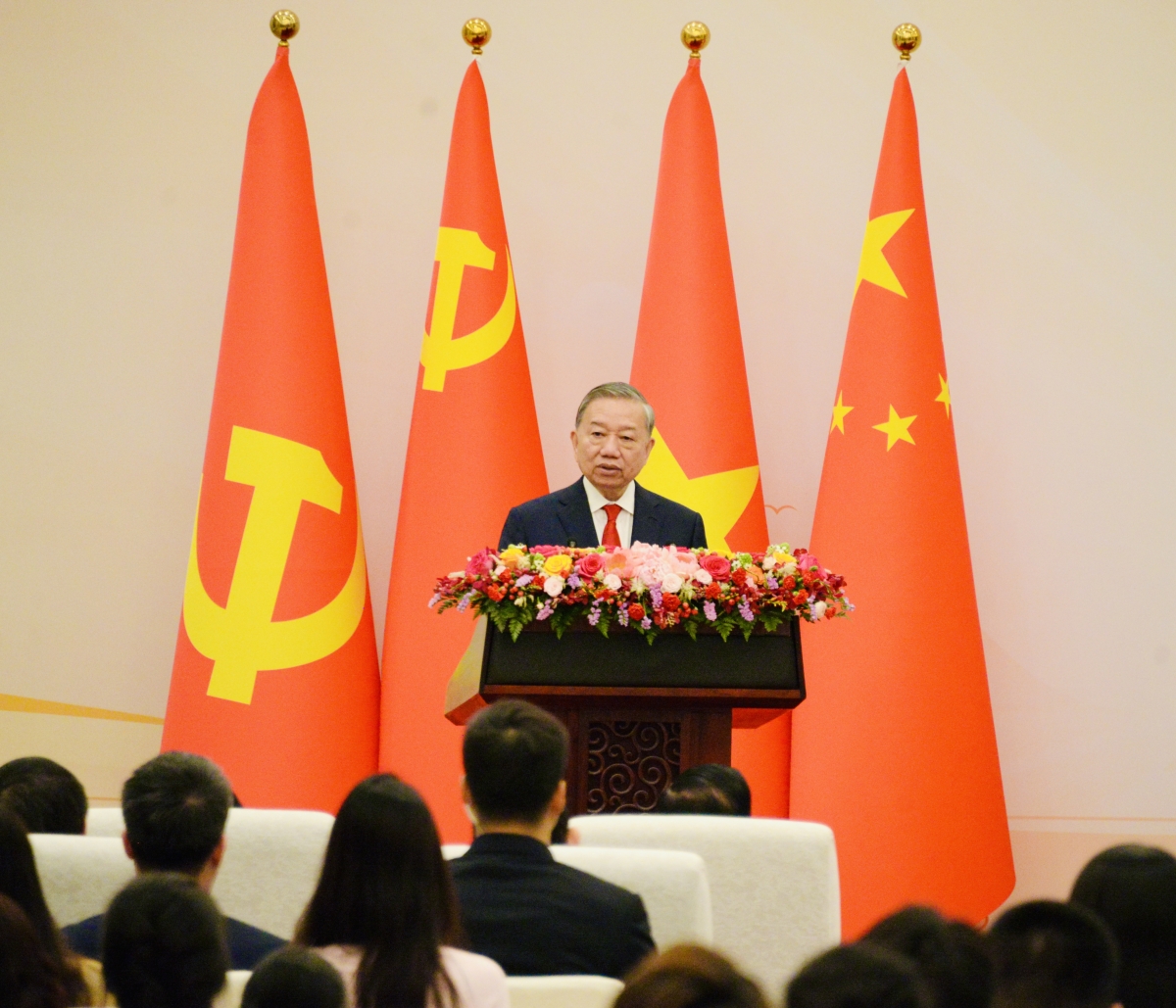 苏林总书记、国家主席在会上发表讲话