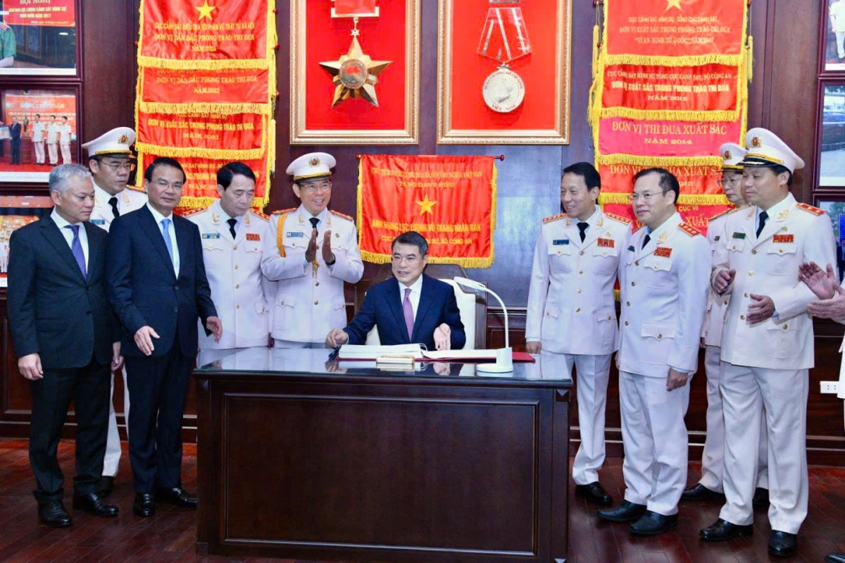 Thủ tướng Lê Minh Hưng dự Lễ kỷ niệm 80 năm Ngày truyền thống lực lượng Cảnh sát hình sự (18/4/1946 - 18/4/2026). Ảnh: VOV