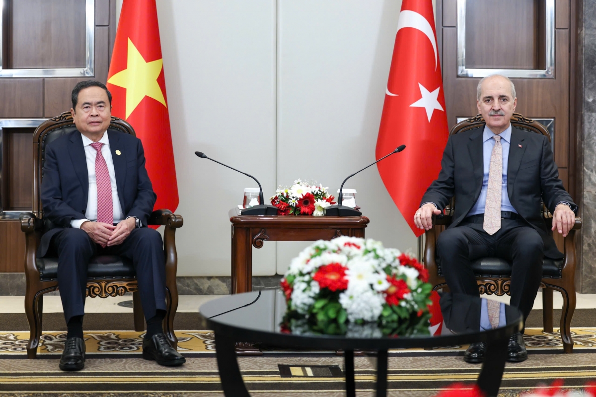 Parlamentspräsident Tran Thanh Man trifft dem türkischen Parlamentspräsidenten Numan Kurtulmus. (Foto: VOV)