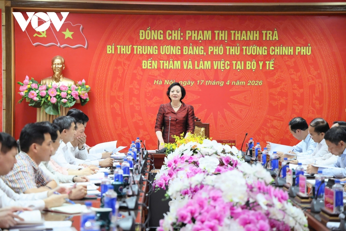 La viceprimera ministra vietnamita, Pham Thi Thanh Tra, en su sesión de trabajo con el Ministerio de Salud, el 17 de abril de 2026. Foto: VOV