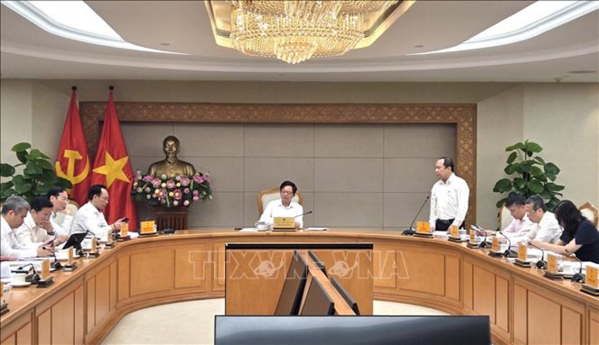 Deputy Prime Minister Ho Quoc Dung chaired a meeting with ministries and agencies on strategic technologies. Photo: VNA