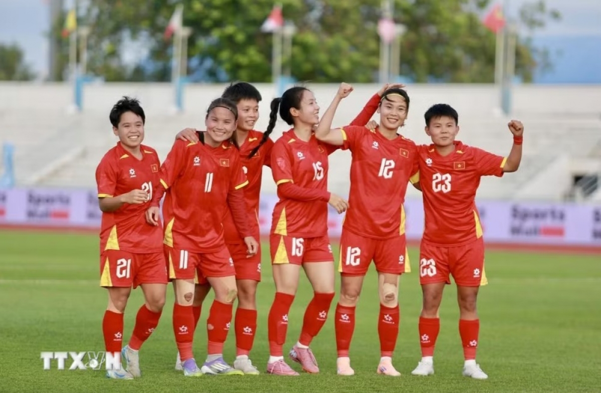 Les membres de l'équipe féminine de football du Vietnam. Photo: TTXVN