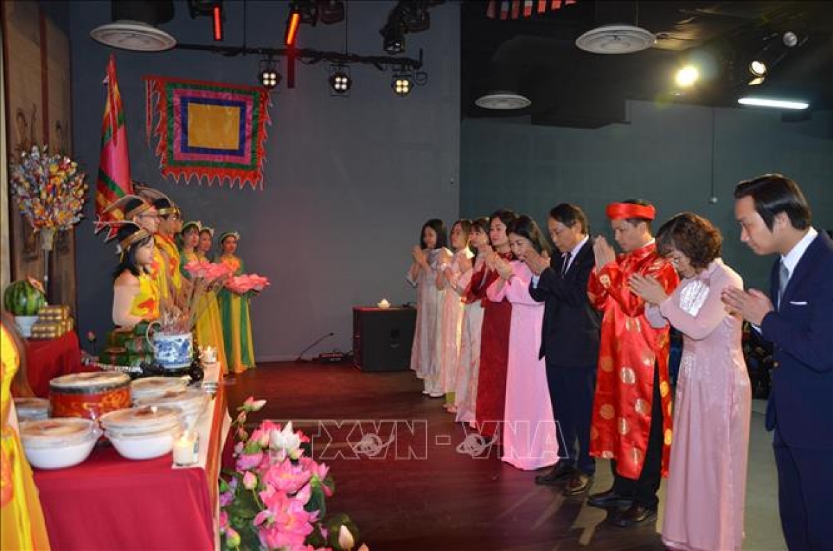 The Hung Kings' Commemoration Day is observed at the Vietnamese Cultural Center in France. (Photo: VNA)