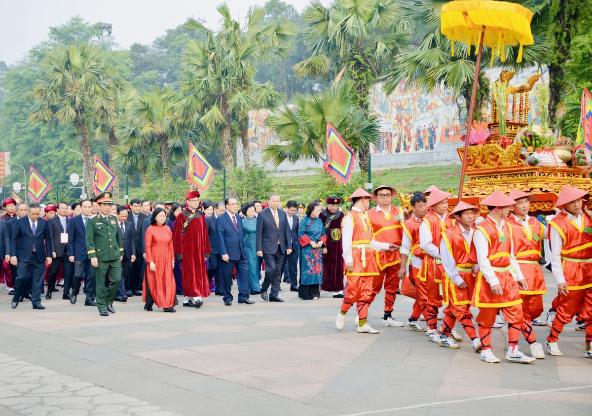Vietnam’s incumbent and former leaders attend a ceremony honoring the Hung Kings, Phu Tho Province, April 26, 2026.