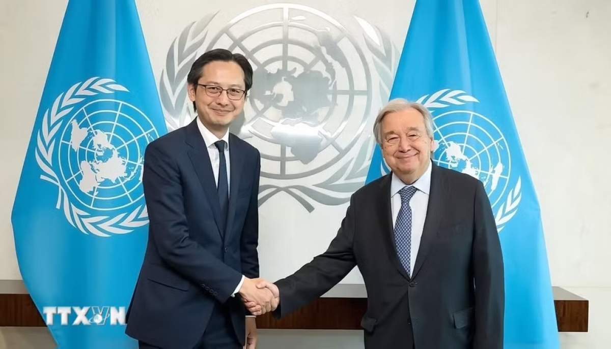 ドー・フン・ビエット大使（左）、国連のアントニオ・グテーレス事務総長と会見（写真：Thanh Tuấn/TTXVN）