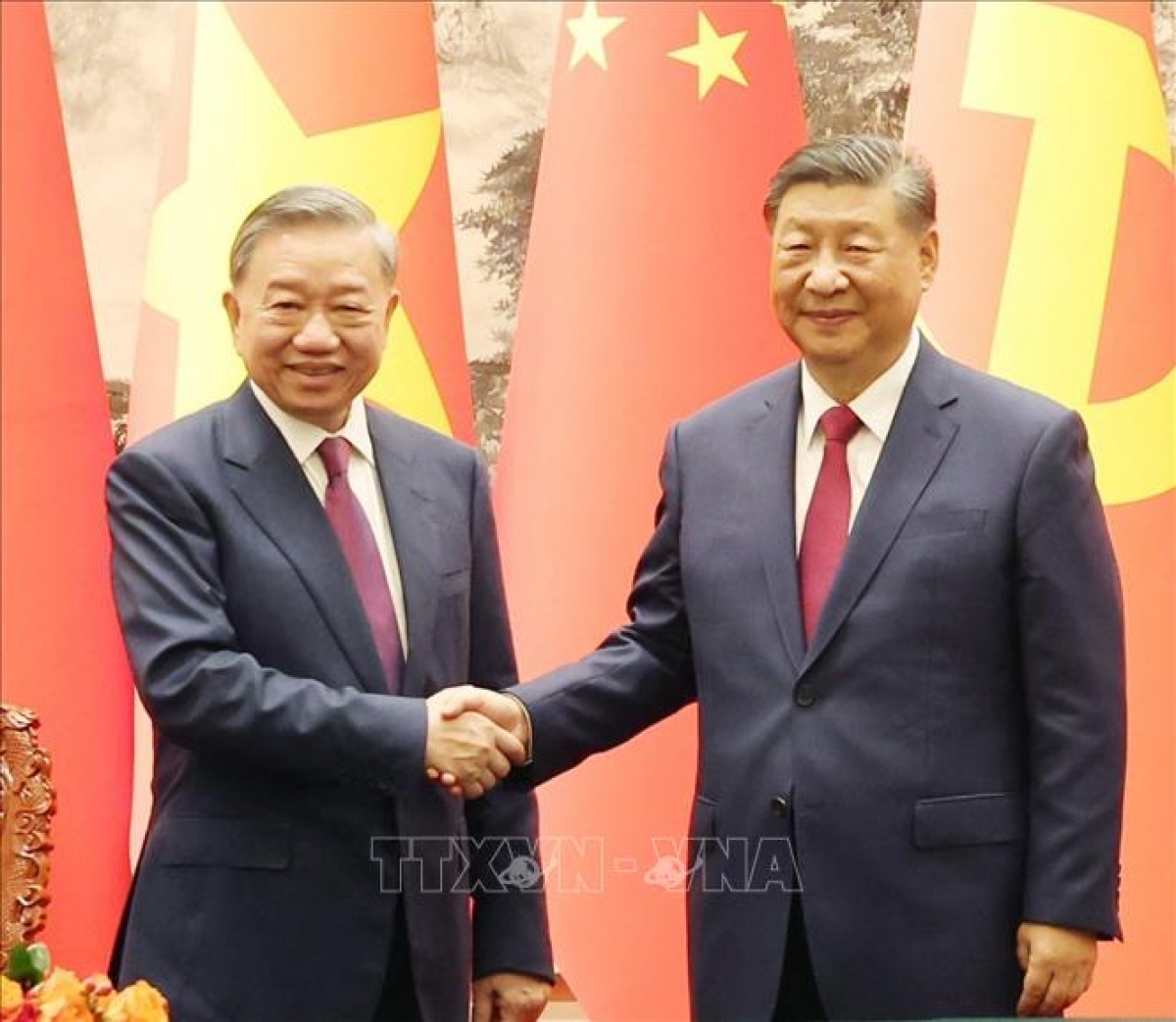Sekjen sekaligus Presiden To Lam dan Sekjen sekaligus Presiden Tiongkok Xi Jinping pada pertemuan di Balai Besar Rakyat, Beijing, pada Agustus 2024. (Foto ilustrasi: VNA)