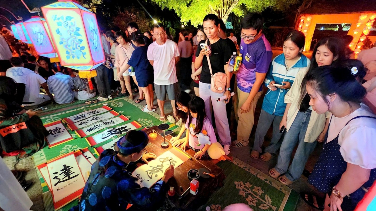 Le spectacle “Palais royal magnifique” à la Citadelle impériale de Hué. Photo: VOV