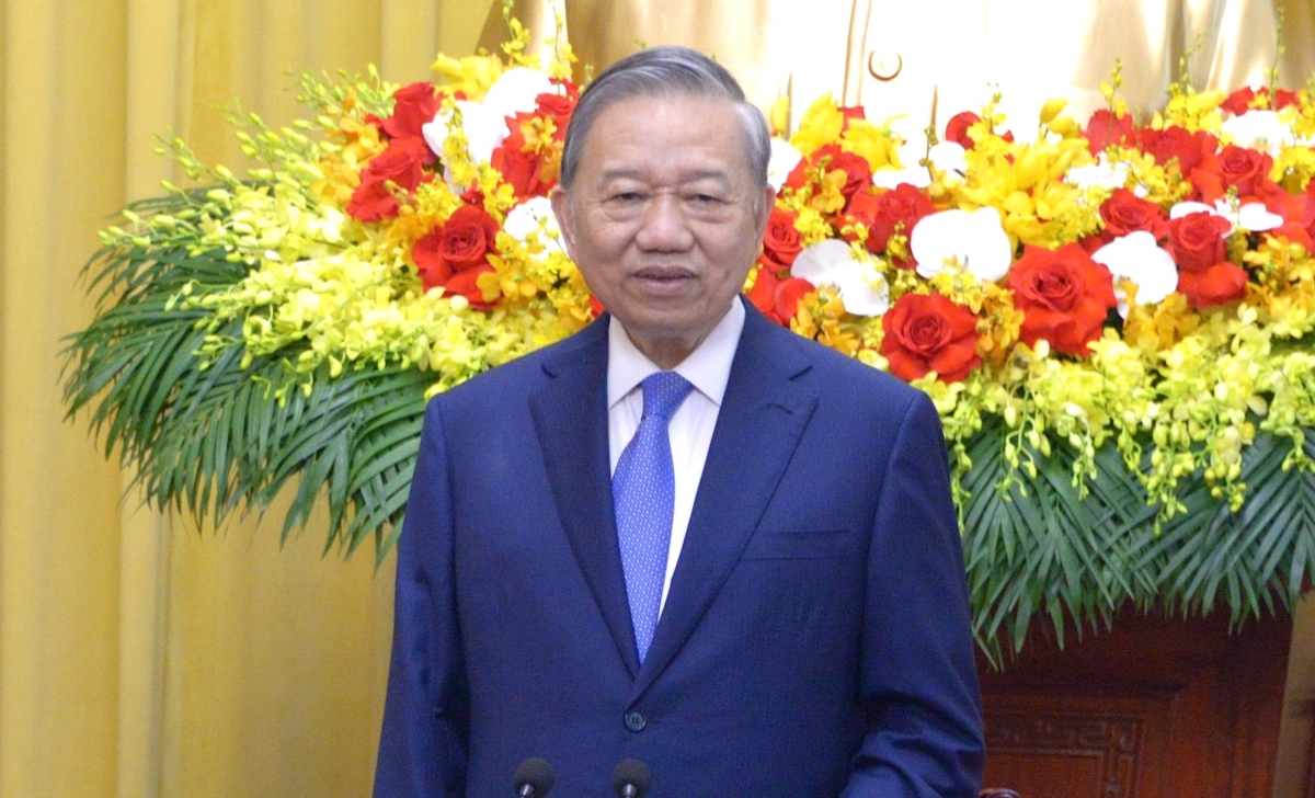 El secretario general del Partido Comunista y presidente de Vietnam, To Lam, pronuncia su discurso durante la asignación de tareas a los embajadores. Foto: Van Hieu/VOV
