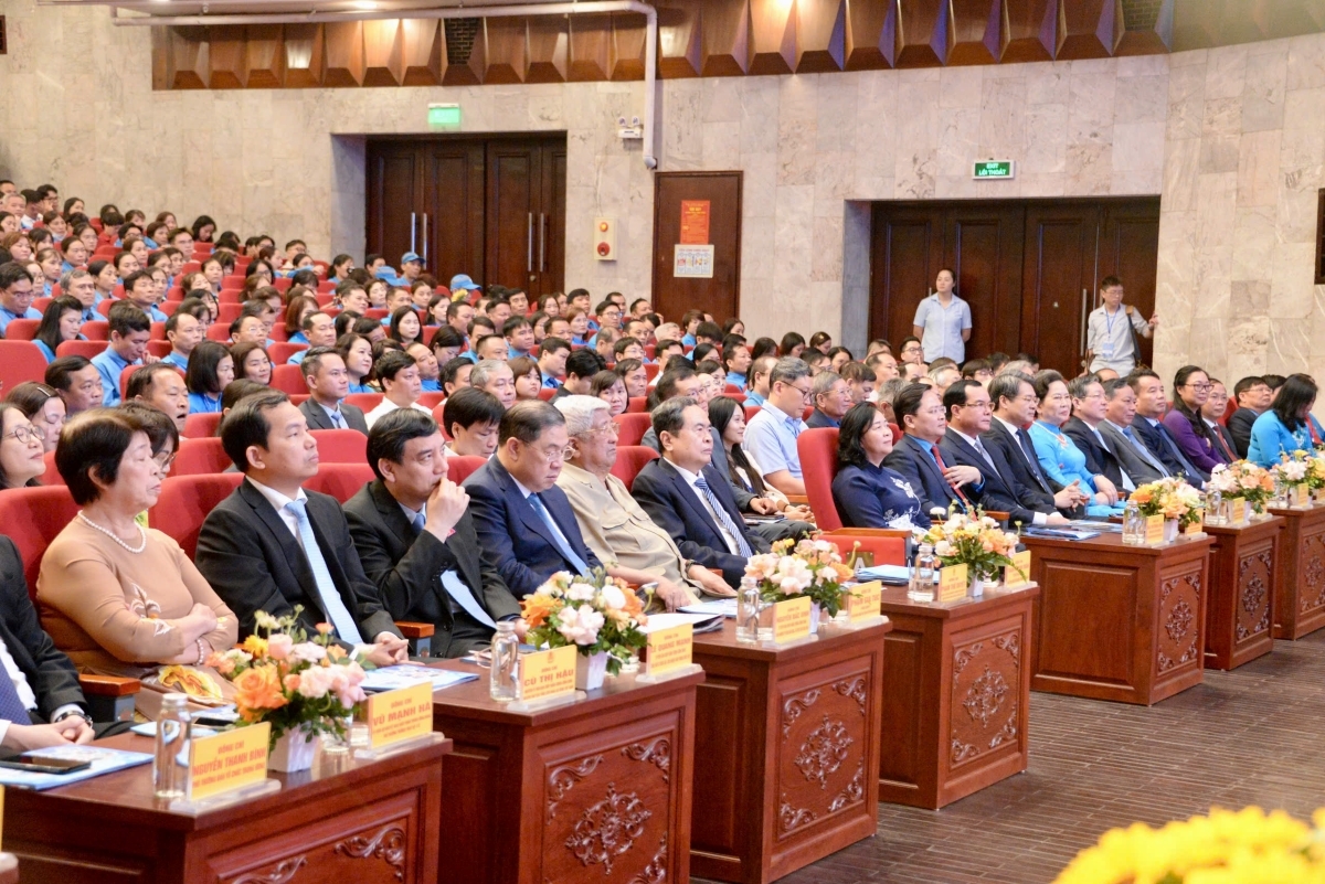 Ủy viên Bộ Chính trị, Chủ tịch Quốc hội Trần Thanh Mẫn cùng các đại biểu dự buổi lễ. Ảnh: Lê Tuyết/VOV