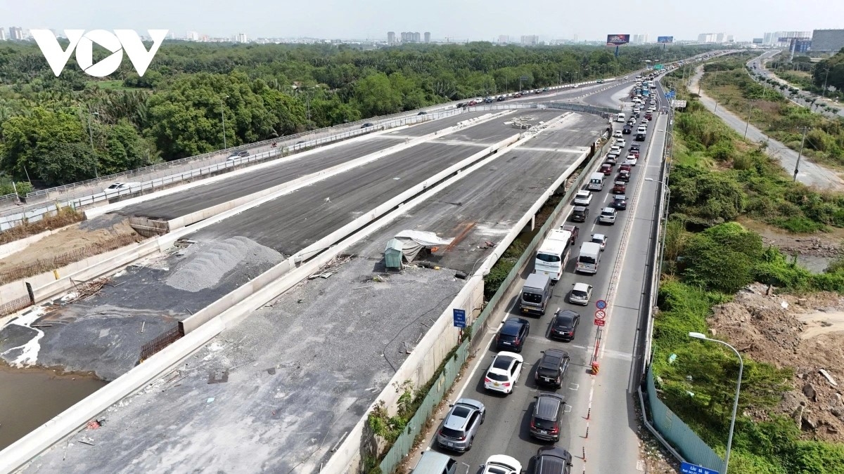 Ho Chi Minh City-Long Thanh-Dau Giay expressway is being expanded. (Photo: Hoang Minh/VOV)