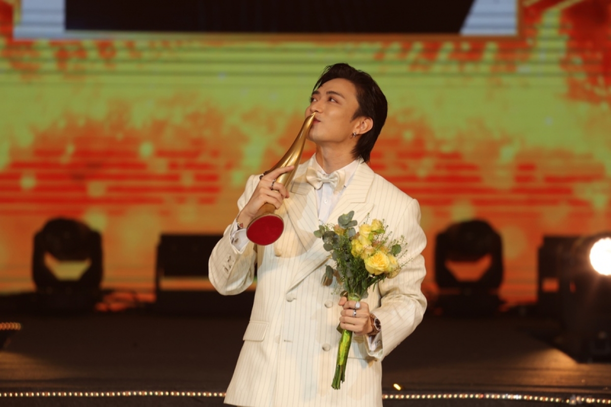 Der Sänger SOOBIN gewinnt drei Auszeichnungen: „Männlicher Sänger des Jahres“, „Musikvideo des Jahres“ und „Programm des Jahres: SOOBIN Live Concert: All-Rounder“. (Foto: Organisationskomitee)