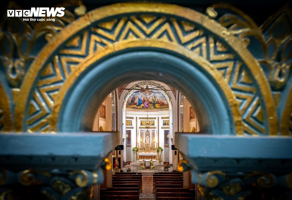 ຕາມການຊອກຮູ້, ໂບດແຫ່ງນີ້ໂດຍ ທ່ານ Denis ເລອານຟາດ - ນ້າບ່າວຄີງຂອງ ພະມະເຫສີ ນາມເຟືອງ ເປັນຜູ້ຮັບກໍ່ສ້າງໃນປີ 1921.