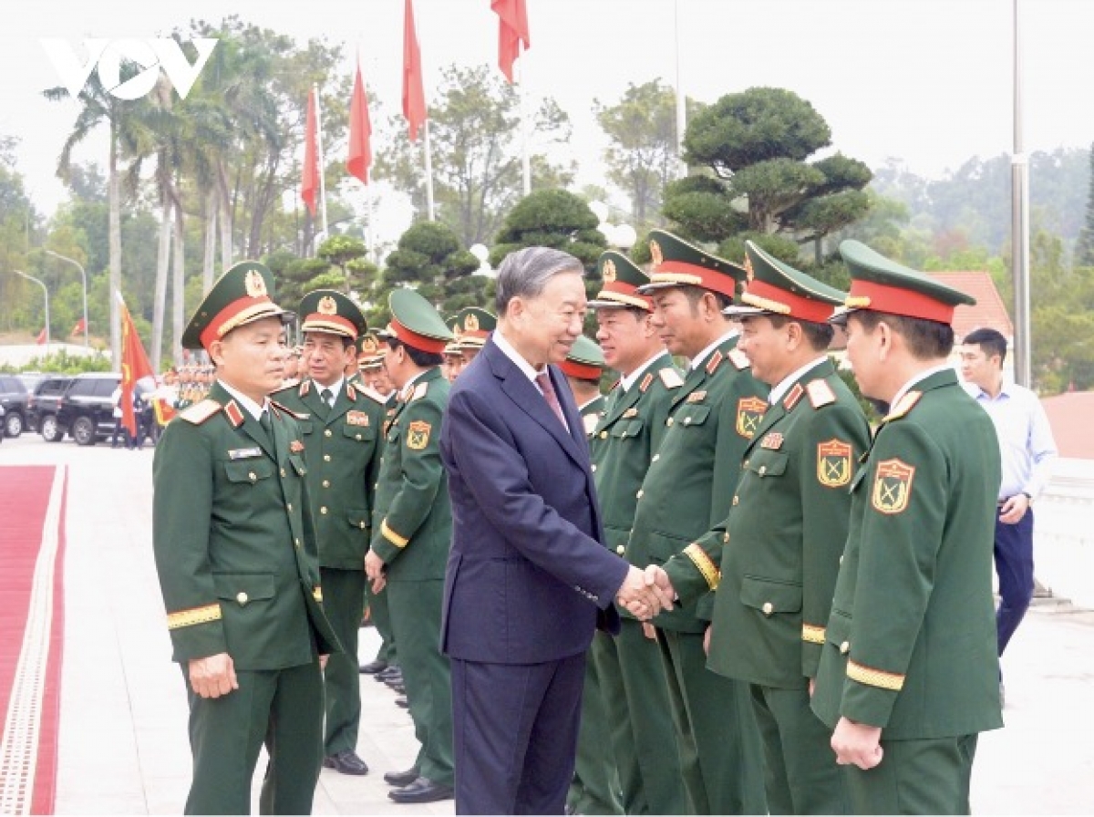 Cùng dự có các Ủy viên Bộ Chính trị, Phó Thủ tướng, Bộ trưởng Bộ Quốc phòng Đại tướng Phan Văn Giang; Trưởng Ban Tổ chức Trung ương Nguyễn Duy Ngọc; Trưởng Ban Nội chính Trung ương Lê Minh Trí; Chủ nhiệm Ủy ban Kiểm tra Trung ương Trần Sỹ Thanh; Trưởng Ban Tuyên giáo và Dân vận Trung ương Trịnh Văn Quyết; Đại tướng Lương Tam Quang Bộ trưởng Bộ Công an và Đại tướng Nguyễn Trọng Nghĩa, Chủ nhiệm Tổng cục Chính trị Quân đội nhân dân Việt Nam.