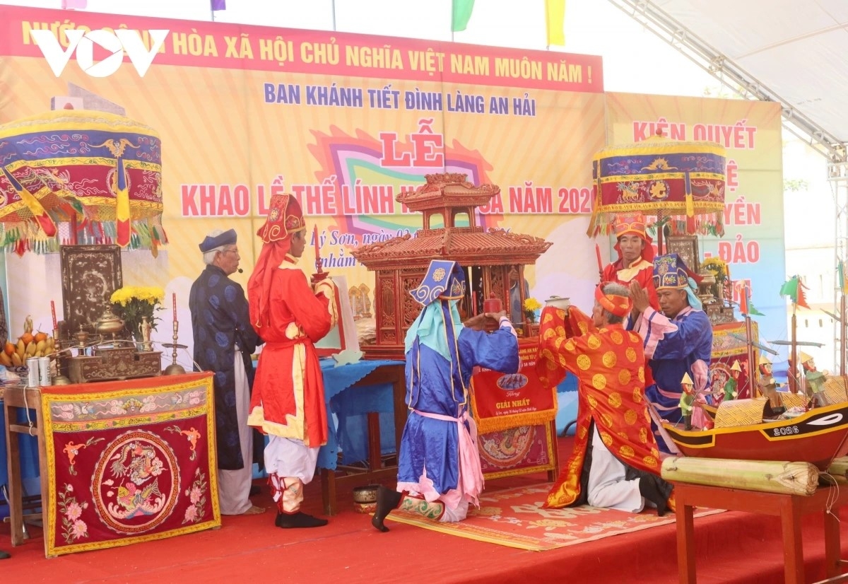 ពិធីរំលឹកវិញ្ញាណក្ខន្ធយុទ្ធជនហ័ង សា នៅសាលាភូមិអាន ហាយ តំបន់ពិសេស លី សើន។ (រូបថត៖ VOV ភាគកណ្ដាល)