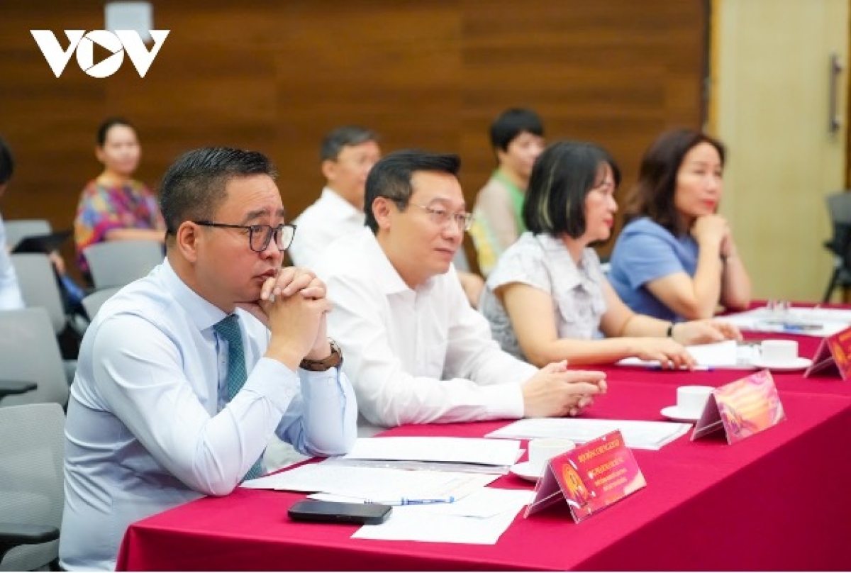 ...Phát thanh trực tiếp từ lâu luôn là một lĩnh vực, một phương thức thể hiện giàu sức thuyết phục và sinh động của báo chí phát thanh. Tôi tin rằng, trong bối cảnh chuyển đổi số diễn ra mạnh mẽ và không gian phát triển ngày càng mở rộng hơn bao giờ hết, phát thanh trực tiếp sẽ tiếp tục tìm ra những cơ hội phát triển mới...