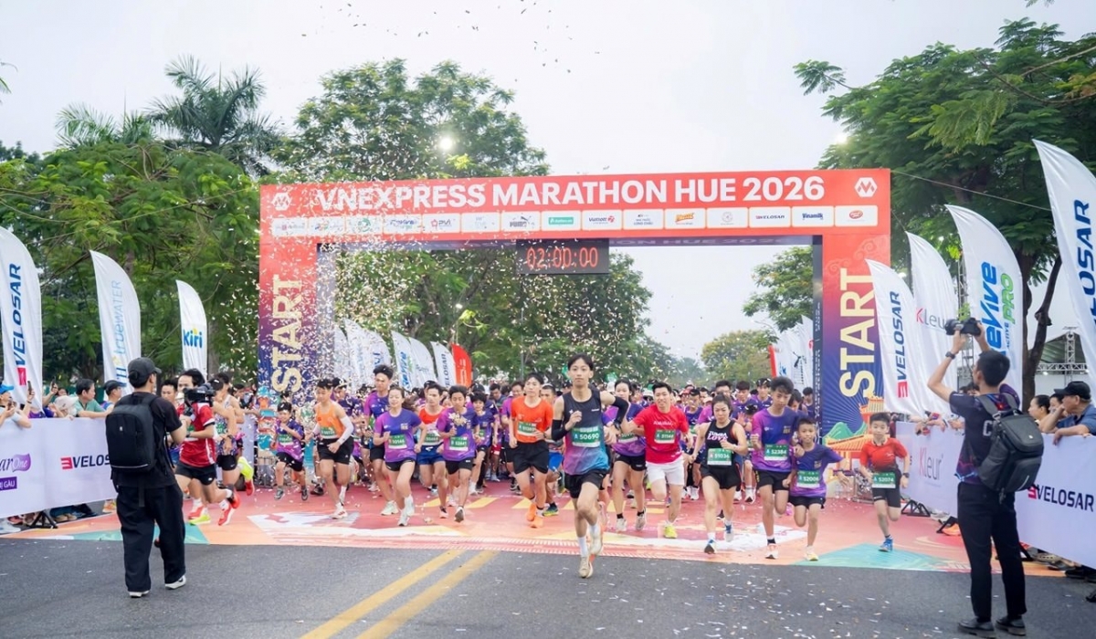 8.000 Läufer nehmen am VnExpress Marathon Hue 2026 teil. (Foto: nguoihanoi.vn)