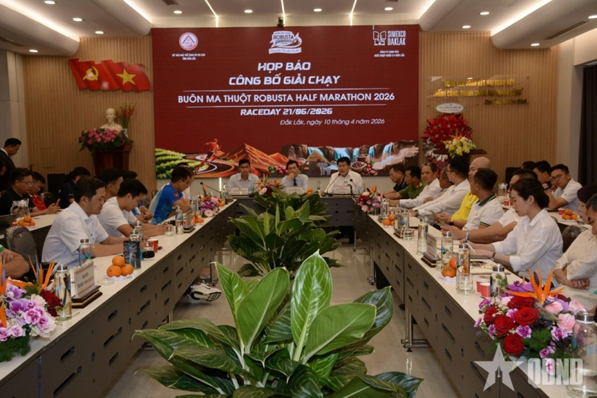 Blick auf die Pressekonferenz über das Laufturnier. (Foto: qdnd.vn)