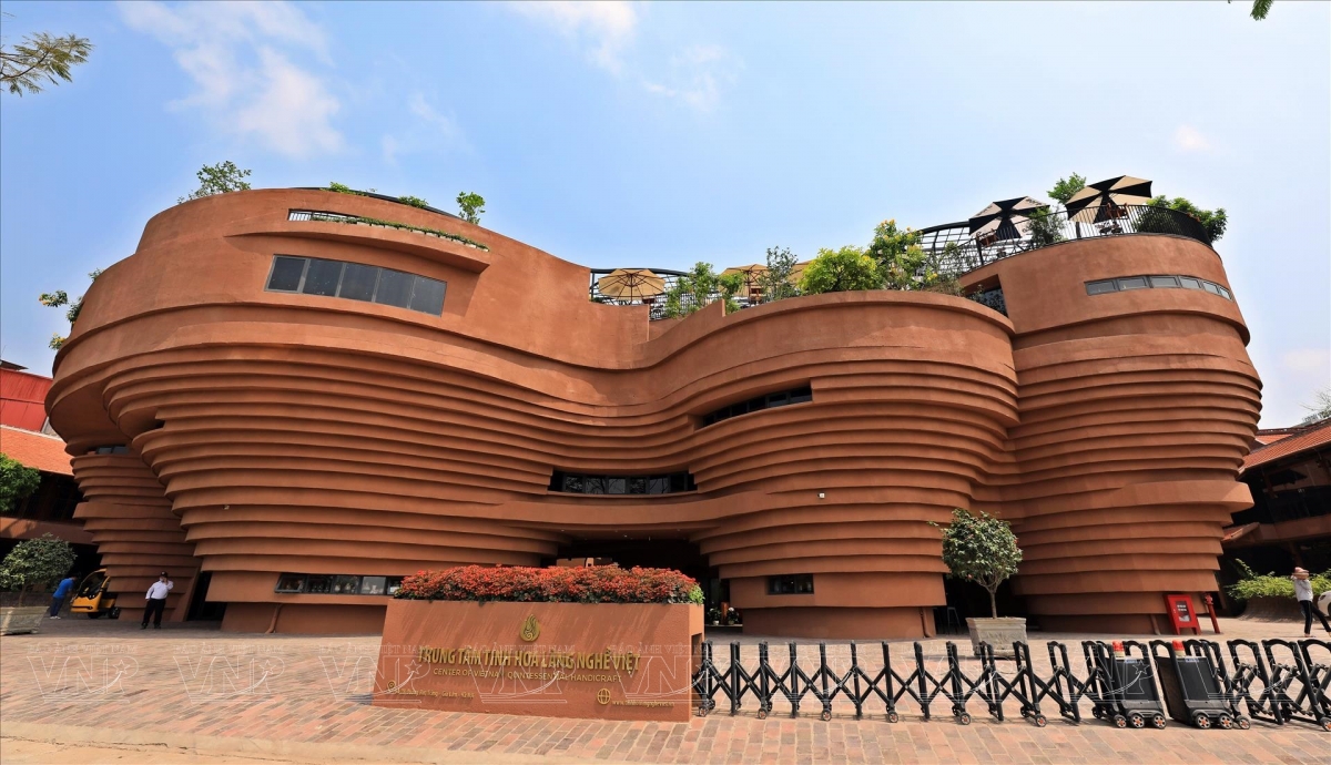 La singular arquitectura inspirada en el torno de alfarero tradicional del Museo de Cerámica de Bat Trang. Foto: vietnam.vnanet.vn
