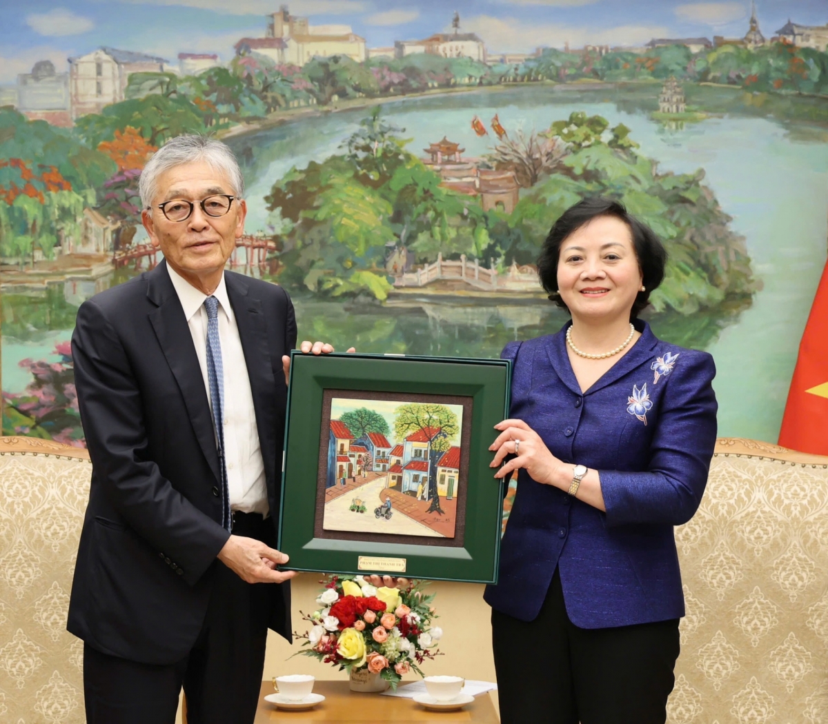 Phó Thủ tướng Phạm Thị Thanh Trà và ông Honna Hitoshi, Chủ tịch kiêm Tổng Giám đốc Tập đoàn Erex (Nhật Bản). Ảnh: VGP/Thu Giang