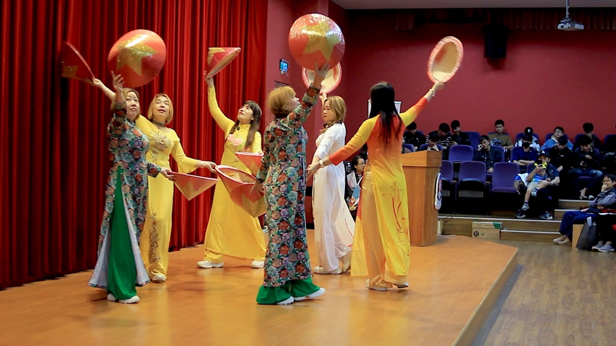 Một tiết mục văn nghệ  kỷ niệm Ngày Phụ nữ Việt Nam tại Đài Loan. Ảnh:FBNV 