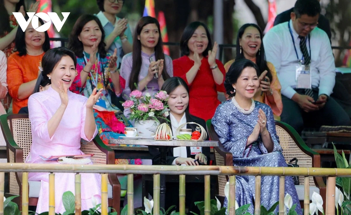 Bày tỏ sự yêu mến trước các tiết mục múa rối nước, bà Kim Hye Kyung mong muốn trong tương lai loại hình biểu diễn này sẽ sớm đến Hàn Quốc, giúp công chúng Hàn Quốc thêm yêu và hiểu hơn về chiều sâu văn hóa Việt Nam.