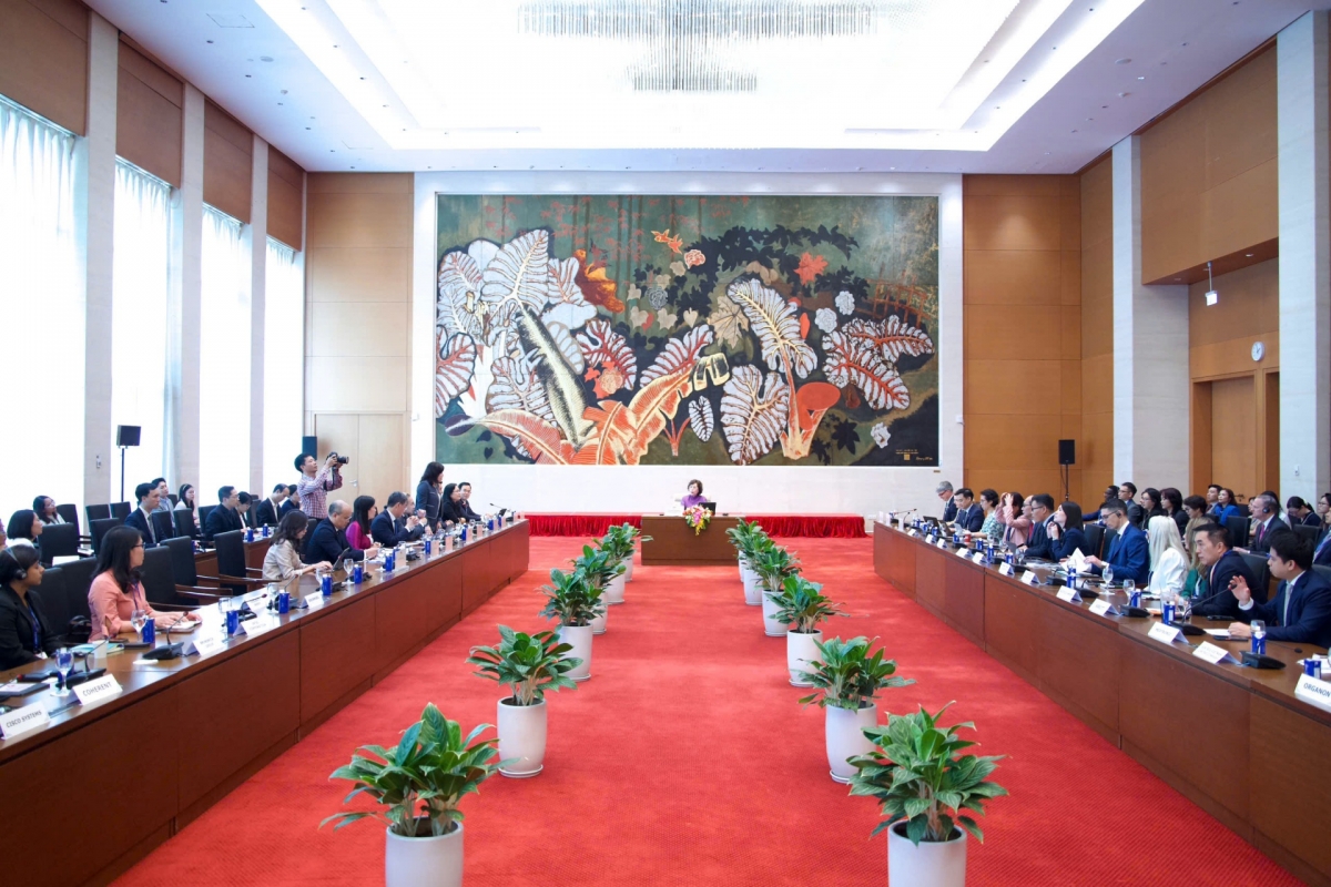 Quang cảnh buổi làm việc. Ảnh: quochoi.vn