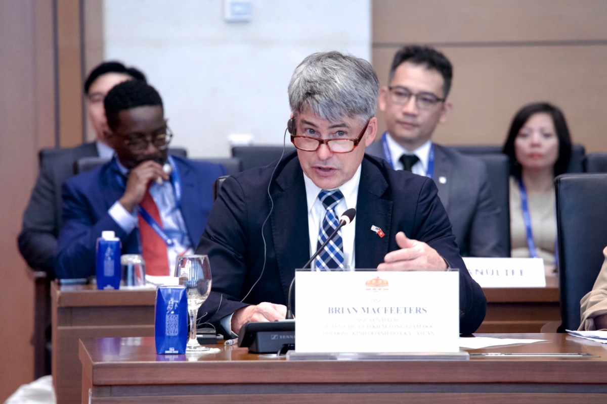 Nguyên Đại sứ Brian McFeeters, Chủ tịch kiêm Giám đốc điều hành đoàn Hội đồng Kinh doanh Hoa Kỳ - ASEAN phát biểu. Ảnh: quochoi.vn
