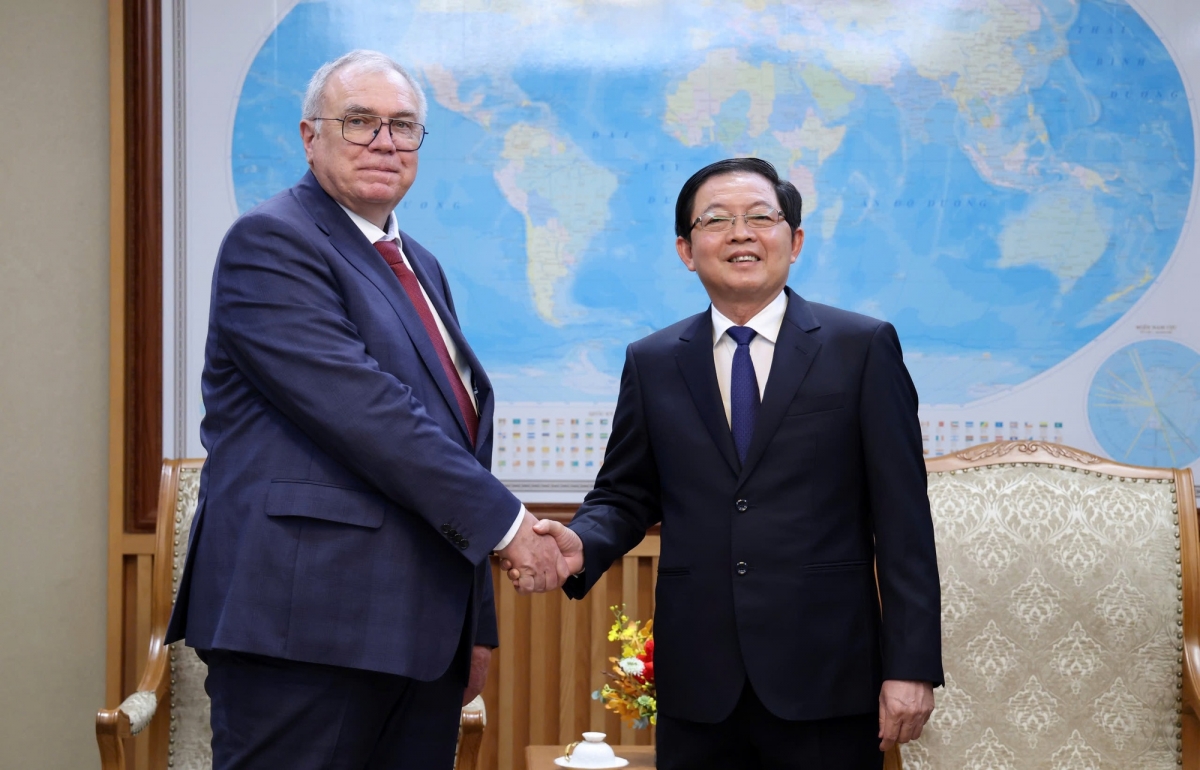 Le vice-Premier ministre vietnamien, Hô Quôc Dung et Mikhail Chudakov, directeur général adjoint de l’AIEA. Photo: VGP/Gia Huy