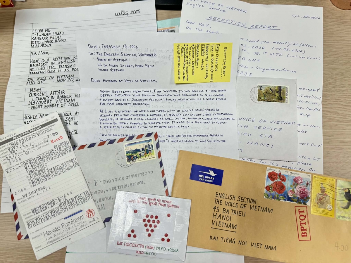 Some letters that listeners send to VOV.  