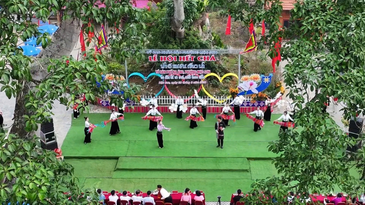 헷짜(Hết Chá) 축제는 선라(Sơn La)성에 거주하는 타이짱(Thái trắng) 소수민족의 대표적인 전통 축제로 국가무형문화유산으로 지정되어 있다. (사진: 투 투이/VOV-서북부 지점)