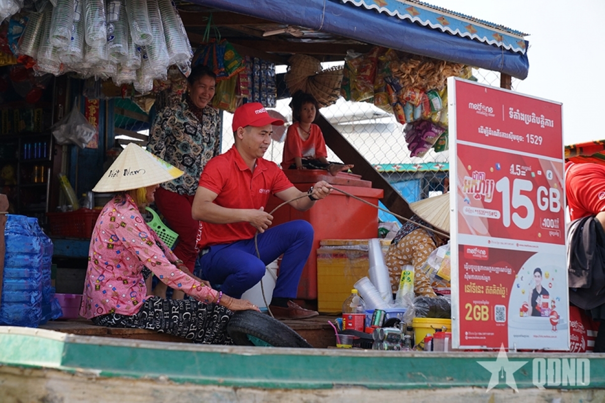 Metfone ដែលជាម៉ាកយីហោក្រៅប្រទេសដំបូងគេរបស់ Viettel បានឡើងដល់ចំណាត់ថ្នាក់លេខមួយ ដោយmanស្មារតីបម្រើប្រជាជននៃប្រទេសសាមី។ រូបថត៖ qdnd.vn