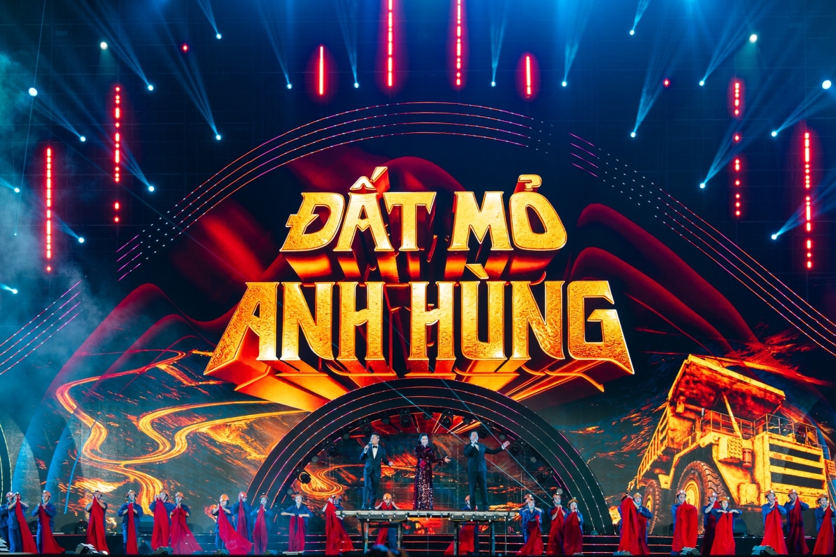 Chương trình được cấu trúc thành ba chương, tạo dòng chảy xuyên suốt về nội dung và cảm xúc. “Thanh âm khởi nguyên” mở đầu bằng những thanh âm của tự nhiên và đời sống lao động, khắc họa hành trình hình thành cộng đồng người Việt gắn bó với núi rừng, sông nước, biển cả. “Thanh âm di sản” tiếp nối với các làn điệu dân gian, tiếng ru, câu hát được làm mới bằng bản phối hiện đại, thể hiện sự giao thoa giữa truyền thống và đương đại. Khép lại là “Thanh âm kỷ nguyên mới” với không gian âm nhạc trẻ trung, sôi động, mang hơi thở thời đại, thể hiện tinh thần sáng tạo, tự tin và khát vọng phát triển, kết thúc chương trình bằng cảm xúc bùng nổ và niềm tin vào một kỷ nguyên mới, đất nước hùng cường, thịnh vượng.