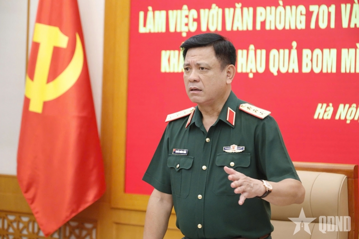 Letnan Jenderal Nguyen Truong Thang berbicara pada rapat tersebut (Foto: qdnd.vn)