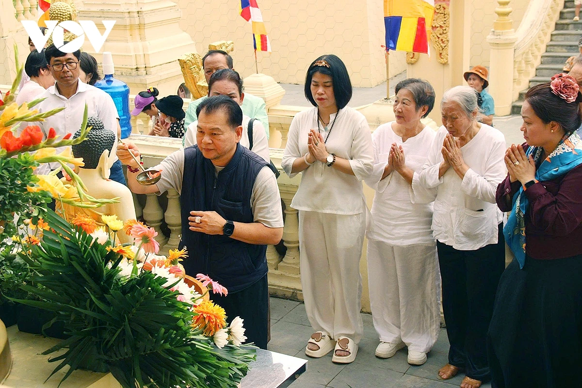 Nghi lễ tắm tượng nhằm mục đích bày tỏ lòng biết ơn đối với Phật, rửa sạch những điều không may của năm cũ và đón những điều may mắn trong năm mới.