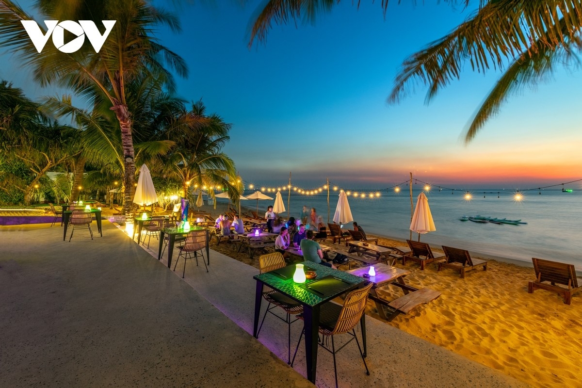 A visit to Phu Quoc will not be complete without experiencing the sunset over the sea. 