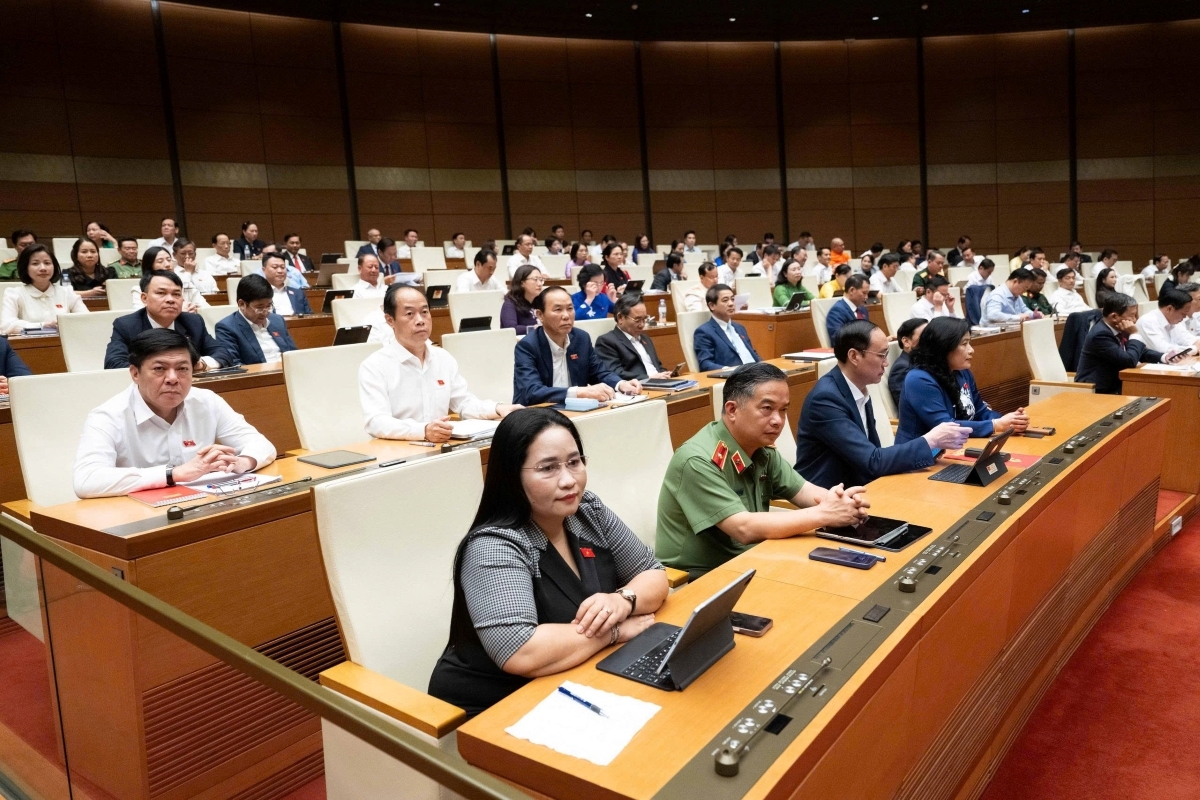 Para anggota MN pada Persidangan pertama MN angkatan XVI. Foto: MN