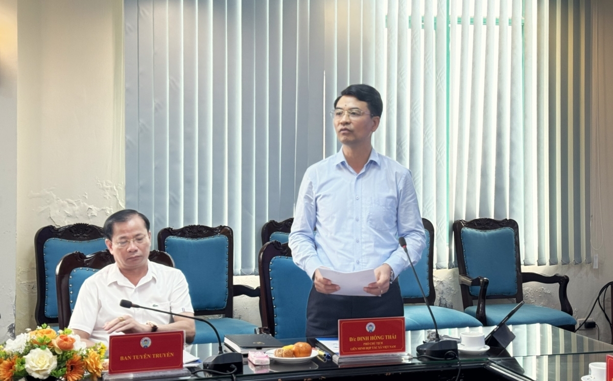 ภาพการแถลงข่าวต่อสื่อมวลชน