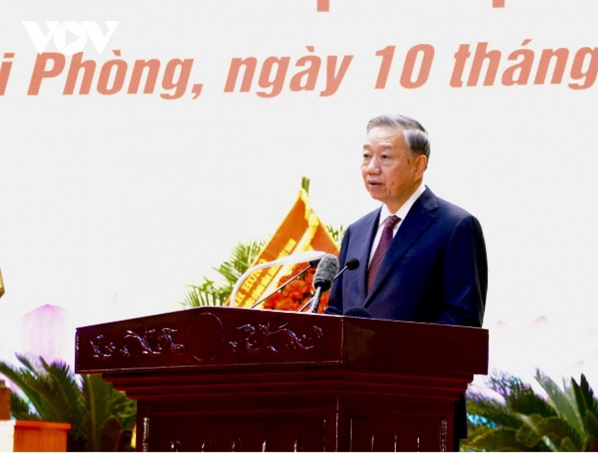 Tổng Bí thư, Chủ tịch nước nhấn mạnh, tình hình thế giới, khu vực tiếp tục có những diễn biến phức tạp. Trong nước, yêu cầu giữ vững môi trường hòa bình, ổn định cho phát triển kinh tế - xã hội nhanh, bền vững, không ngừng nâng cao mọi mặt đời sống của nhân dân, thực hiện thành công 2 mục tiêu chiến lược 100 năm là vô cùng quan trọng và cấp thiết. Nhiệm vụ quân sự - quốc phòng đang đặt ra nhiều vấn đề lớn, cấp bách.