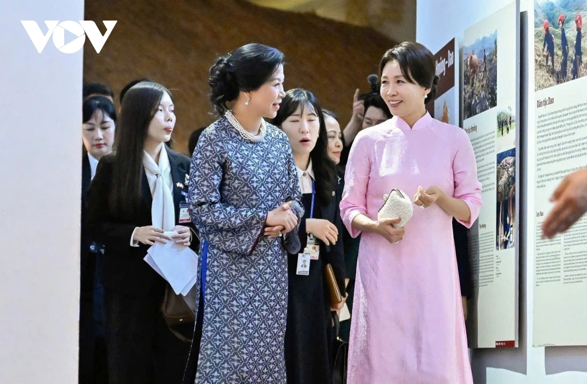 Chuyến thăm của hai Phu nhân đến Bảo tàng Dân tộc học Việt Nam cho thấy văn hóa là một trong những cầu nối bền chặt, từ trái tim đến trái tim giữa người dân Việt Nam và người dân Hàn Quốc.