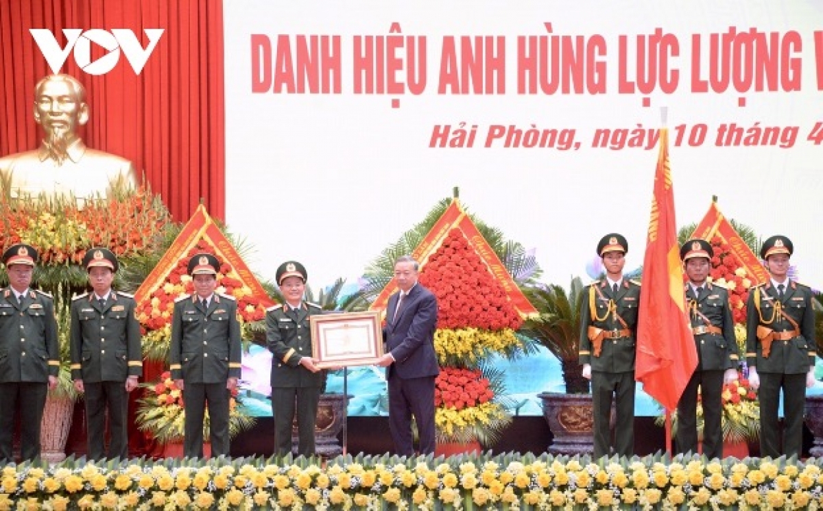 Tổng Bí thư, Chủ tịch nước nhấn mạnh: Đảng ủy, Bộ Tư lệnh Quân khu 3 cần quán triệt sâu sắc Nghị quyết Đại hội XIV của Đảng, Nghị quyết Đại hội Đảng bộ Quân đội lần thứ 12, Nghị quyết Đảng bộ Quân khu lần thứ 10, các nghị quyết, chỉ thị, mệnh lệnh của cấp trên, nhất là Nghị quyết Trung ương 8 Khóa XIII về Chiến lược bảo vệ Tổ quốc trong tình hình mới; nắm chắc tình hình, tham mưu với Đảng, Nhà nước, Quân ủy Trung ương, Bộ Quốc phòng các chủ trương, đối sách, giải pháp "đúng", "trúng", giữ vững môi trường hòa bình, ổn định để xây dựng, phát triển đất nước.