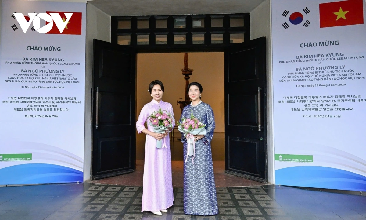 Phu nhân Tổng thống Hàn Quốc chia sẻ đây là minh chứng sống động cho tình hữu nghị tốt đẹp, bền chặt giữa hai đất nước, hai dân tộc.