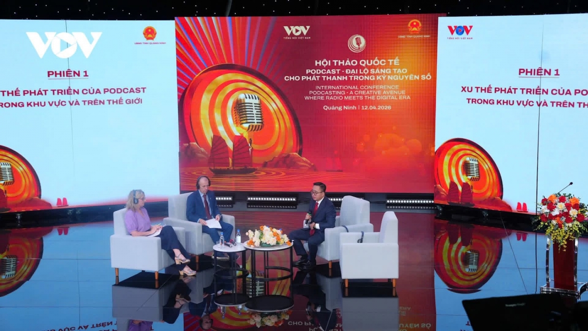 Experts exchange views at the workshop. Photo: VOV