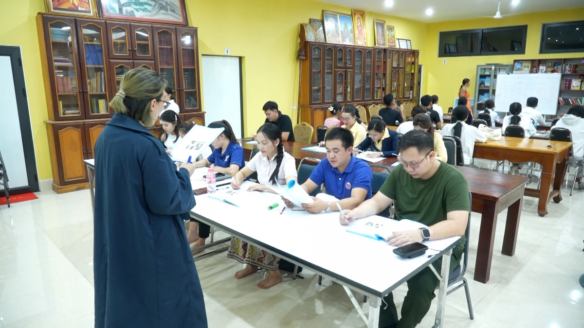 ຫ້ອງ​ຮຽນ​ພາ​ສາ ຫວຽດ ໂດຍ​ບໍ່​ເກັບ​ຄ່າ ຢູ່​ວັ​ດ ເຟີດ​ຕິກ