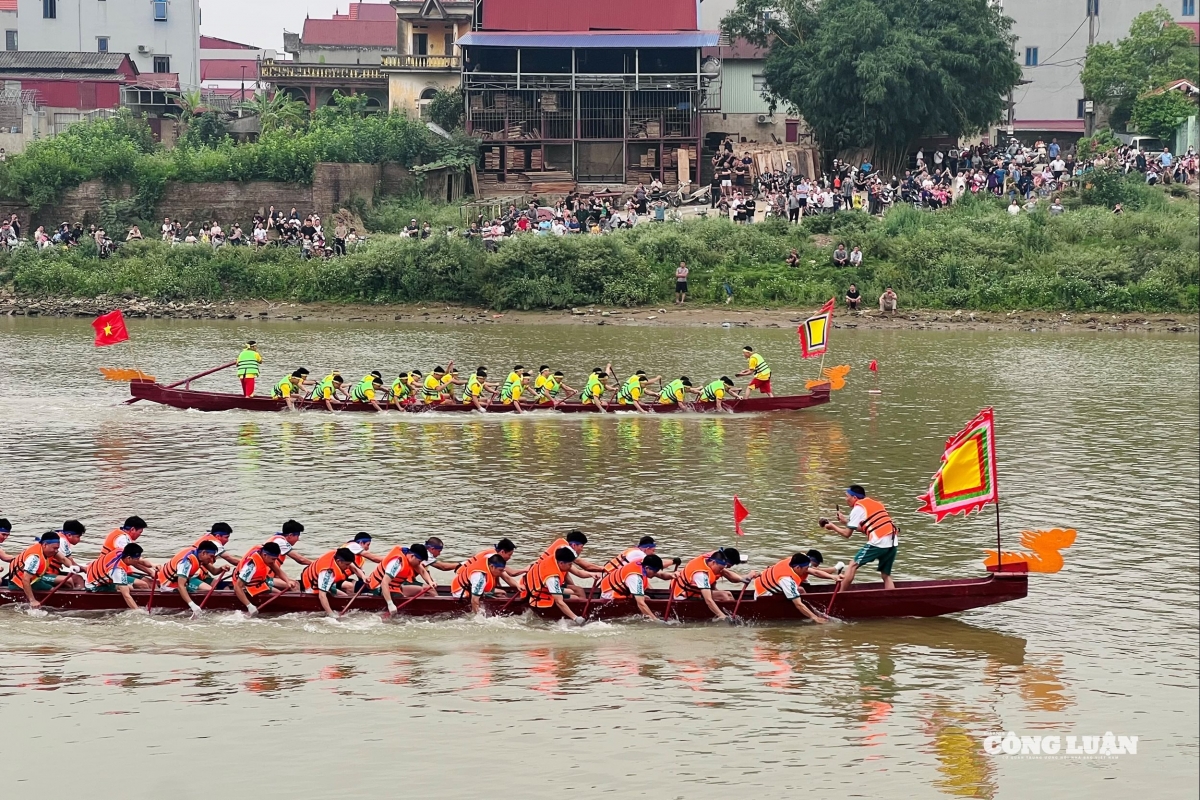 Das Bootsrennen beim Fest des Nhu-Nguyet-Sieges 2026 in Bac Ninh. (Foto: congluan.vn)