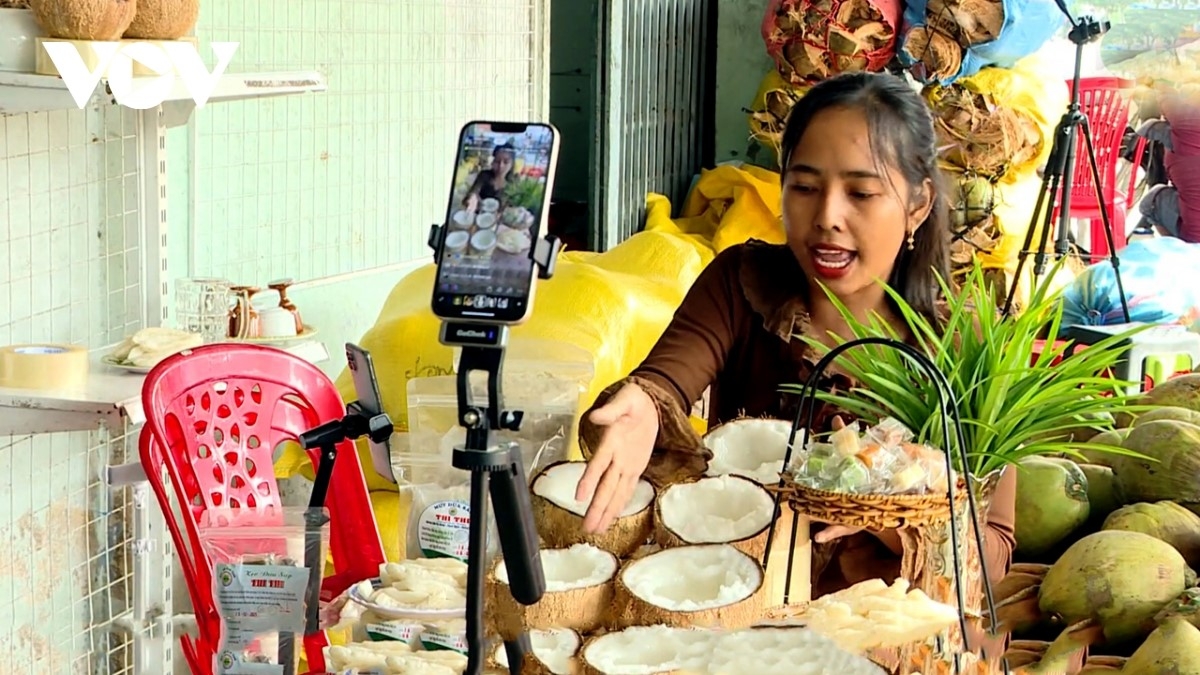 Thach Thi Oanh Thi bei einem Livestreaming. (Foto: Thach Tra Vinh)