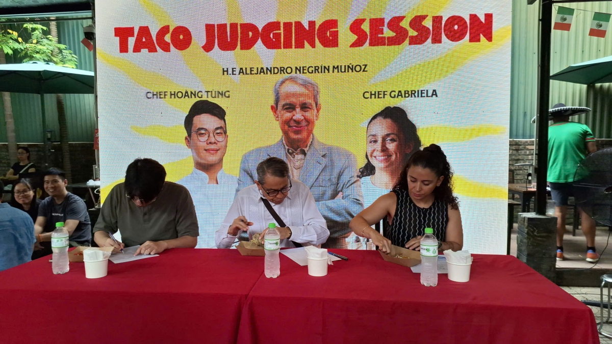 El embajador de México en Vietnam, Alejandro Negrín, integra el jurado del festival gastronómico. Foto: Tuan Anh/VOV5